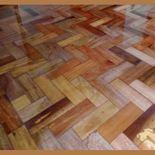 Restauração colocação e lixamento de parquet e assoalho de madeira.